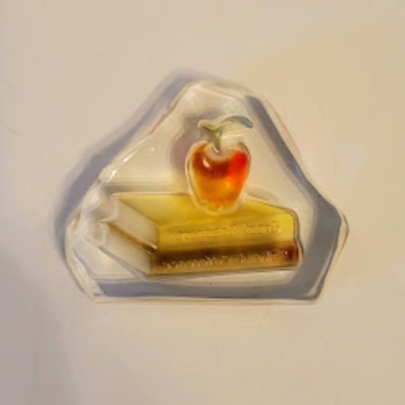 Glass Paperweight with Apple and Books and a Mirrored Base - Picture 4 of 5
